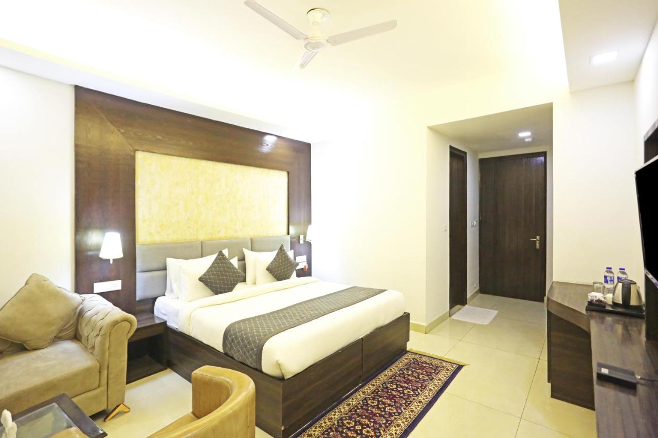 Hotel Park Tree Near Delhi Airport Neu-Delhi Exterior foto