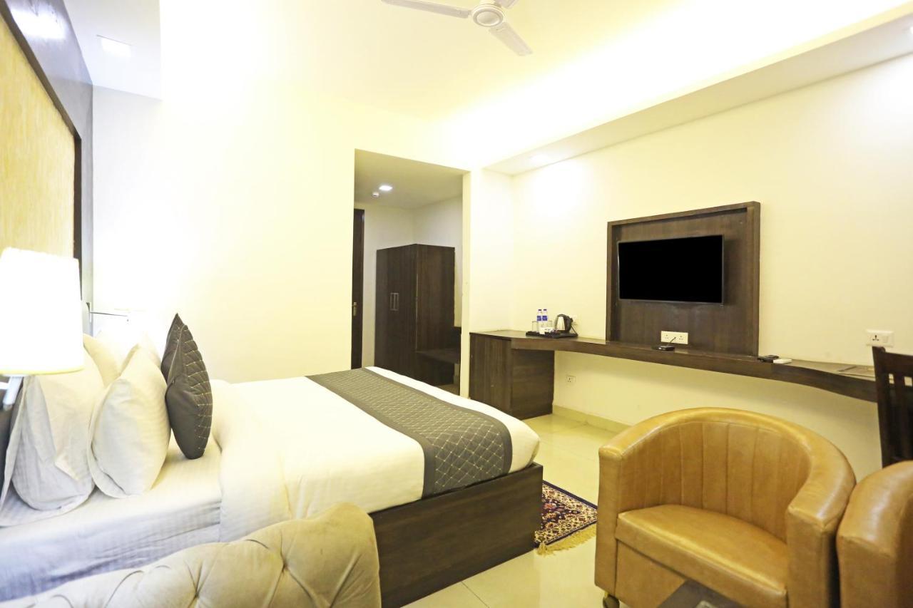 Hotel Park Tree Near Delhi Airport Neu-Delhi Exterior foto