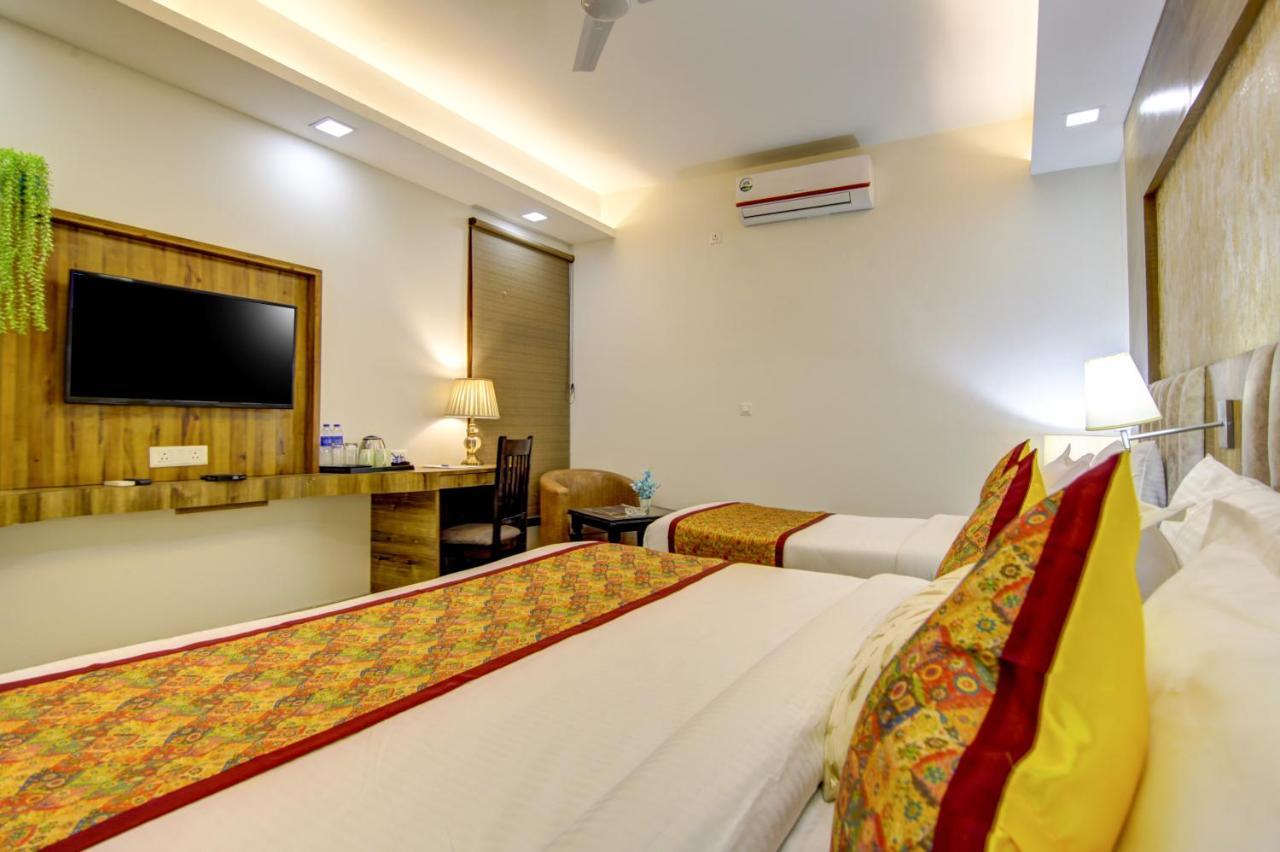 Hotel Park Tree Near Delhi Airport Neu-Delhi Exterior foto